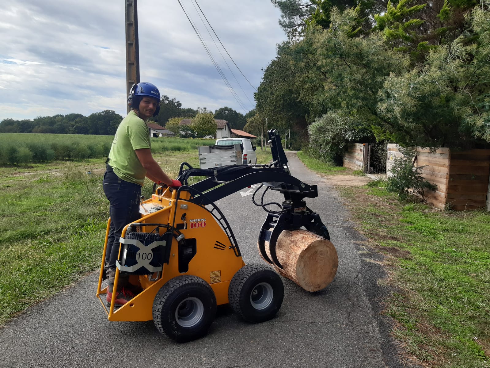 découvrez les outils essentiels pour réussir vos travaux d'élagage. cette guide vous présente les équipements indispensables, des conseils d'utilisation et des astuces pour prendre soin de vos arbres et arbustes efficacement.